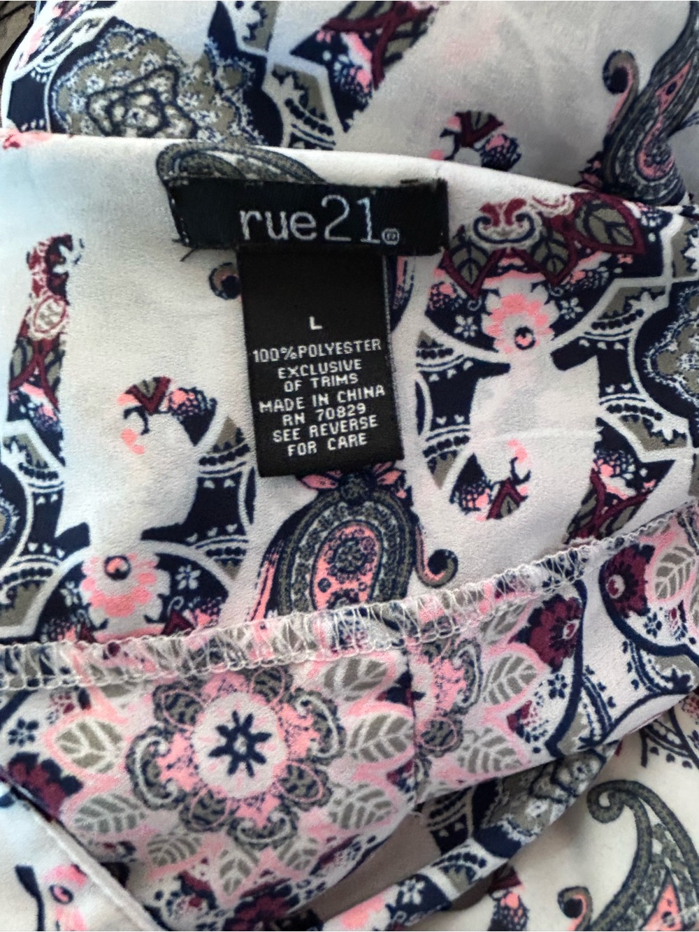 RUE21 Elephant Floral Print 3/4-Tab-sleeved Top. Size Large. - Picture 4 of 7